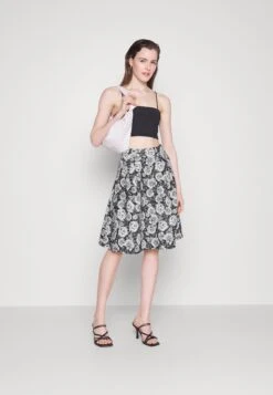 Anna Field -Anna Field 175e7e4058b94c0abc734c61c107bc28