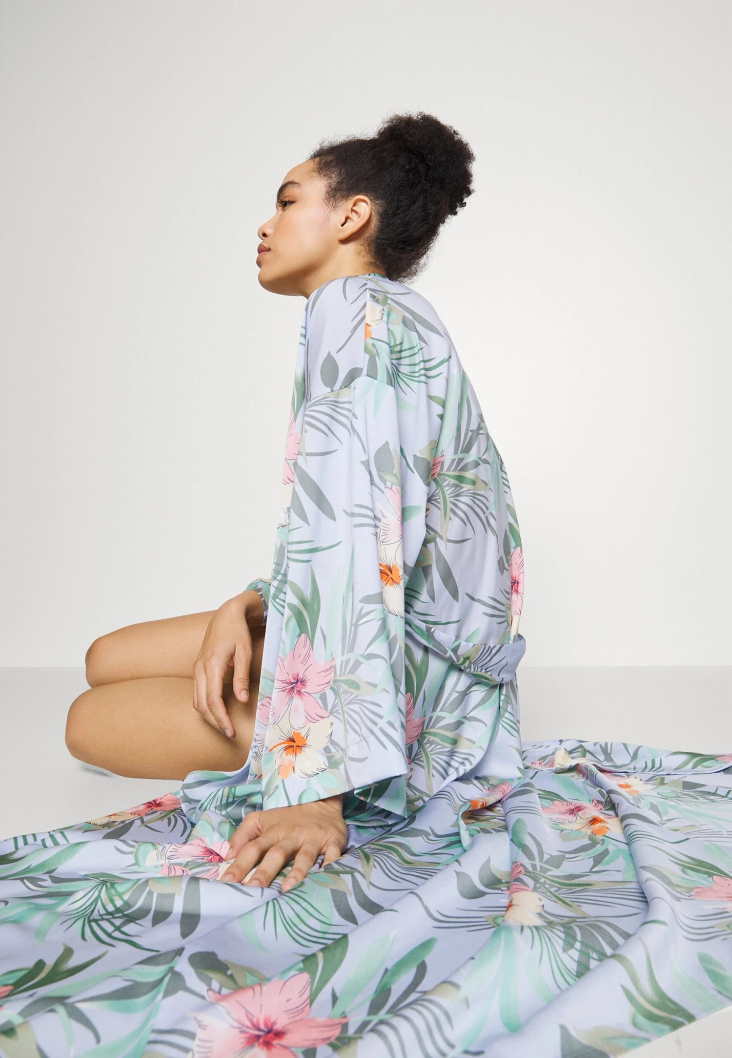 Anna Field Floral Robe - Peignoir - Blue 4 Anna Field Floral Robe - Peignoir - Blue – Image 4