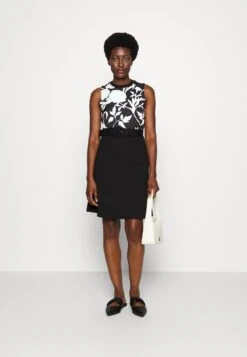 Anna Field -Anna Field 79ada21876cc4a4b974edd05a336a21e