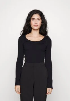 Button Detail - Pullover - Black